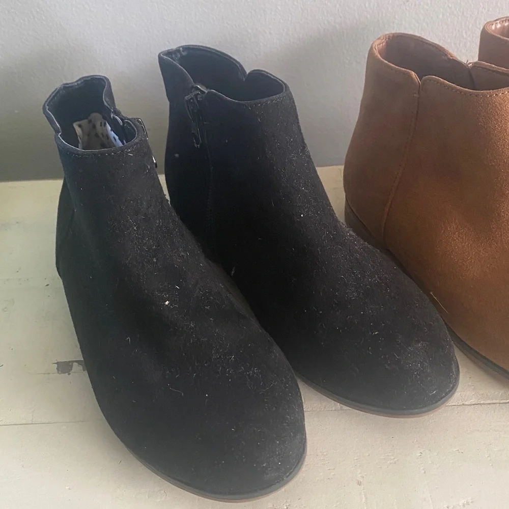 Lot of size 2 girl’s suede booties
